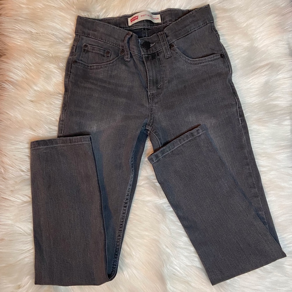 Grey Levi’s jeans
